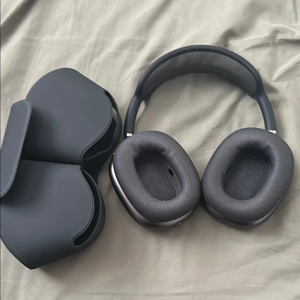 Apple AirPods Max – Space Gray | Brand New, Never Worn
